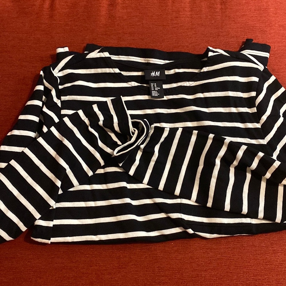 Xs women’s pocket tee H&M black and white